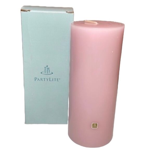 PARTYLITE Strawberry Rhubarb scented Pillar Candle Rare Retired Size 3”X7” NIB - Picture 5 of 9